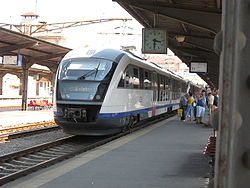 https://upload.wikimedia.org/wikipedia/ro/thumb/2/2d/Automotor_Desiro_pe_IC_571_%28Bucure%C5%9Fti-Gala%C5%A3i%29.JPG/250px-Automotor_Desiro_pe_IC_571_%28Bucure%C5%9Fti-Gala%C5%A3i%29.JPG